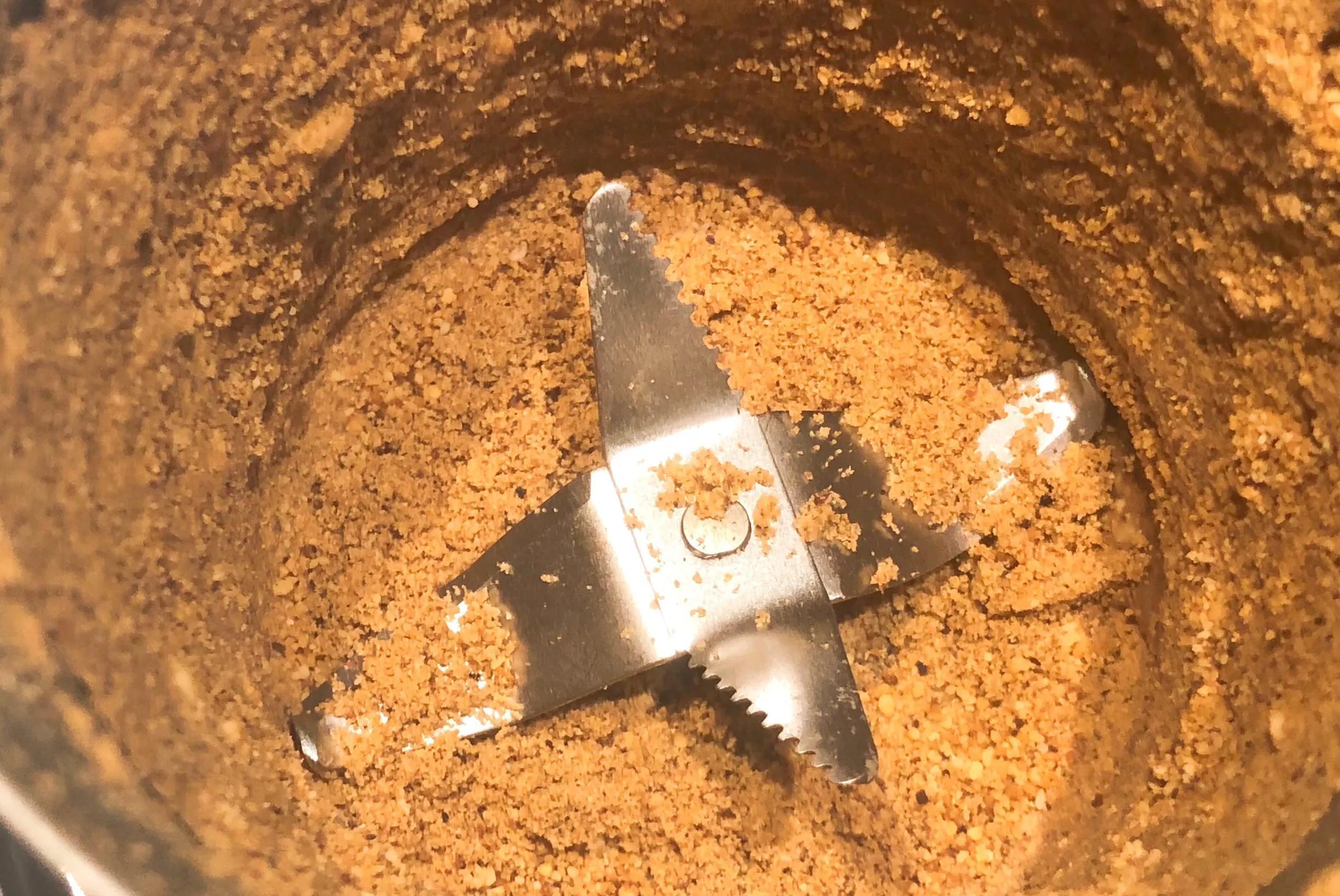 玉米面炒一炒,1月早餐不用愁,天冷来一碗,营养又暖胃_花生_白芝麻