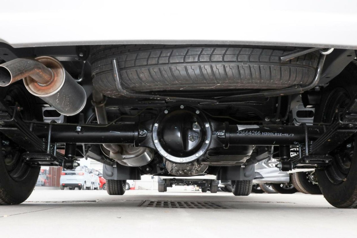 懂拉货,还能坐七人,中置后驱 5mt,带你看懂创业人的五菱荣光