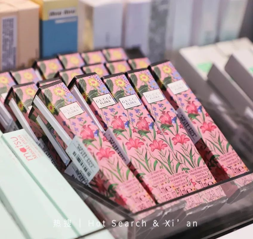 万象西安新地标！高端美妆集合店「HAYDON黑洞」来啦！女明星们火速集合！