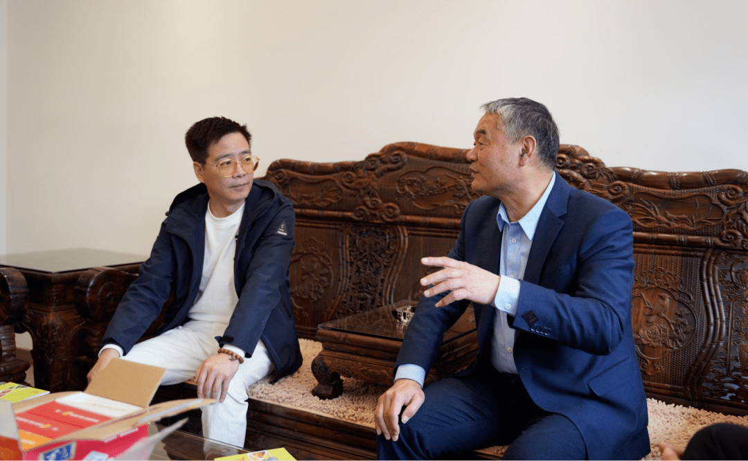 东美哲慧ceo&元界商业研究院执行院长桂强军与万方董事长严向平先生