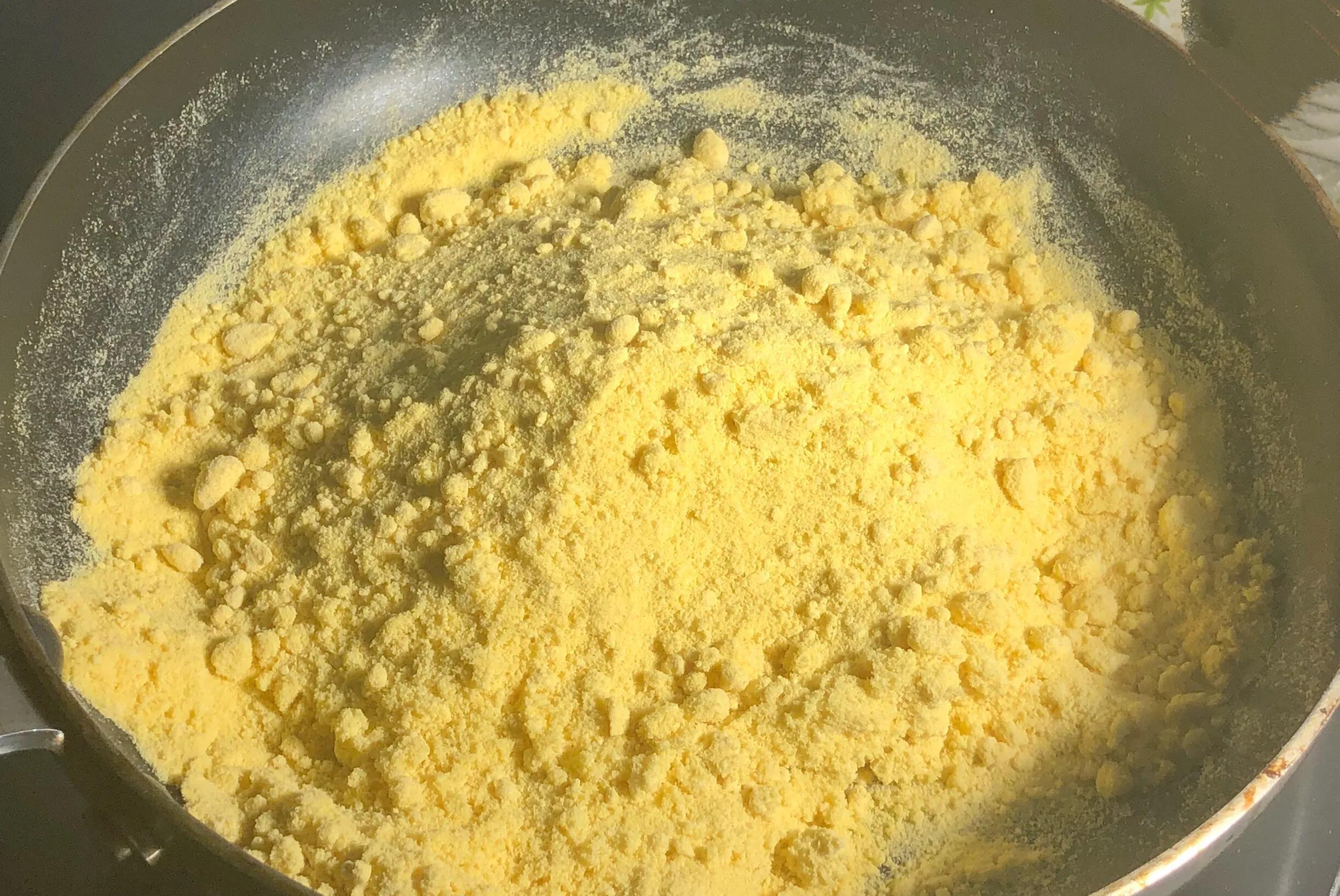 玉米面炒一炒,1月早餐不用愁,天冷来一碗,营养又暖胃_花生_白芝麻