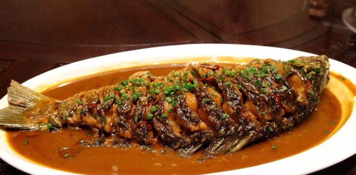 郑州——红烧黄河大鲤鱼下面这17道河南的特色菜,可以说各个都是河南