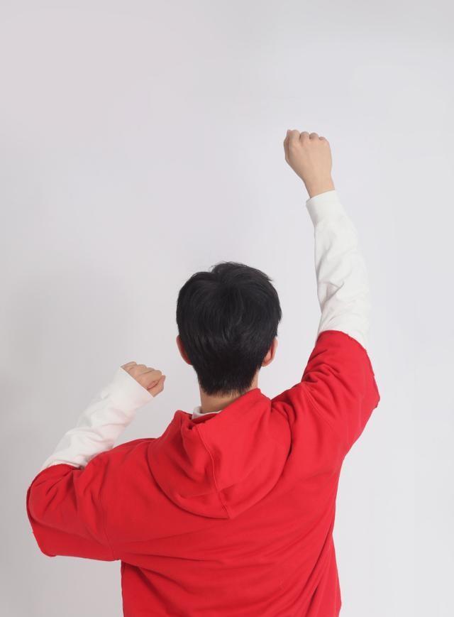 黄金档|肖战凌晨落地机场!《王牌部队》官宣上星,三大卫视黄金档联播