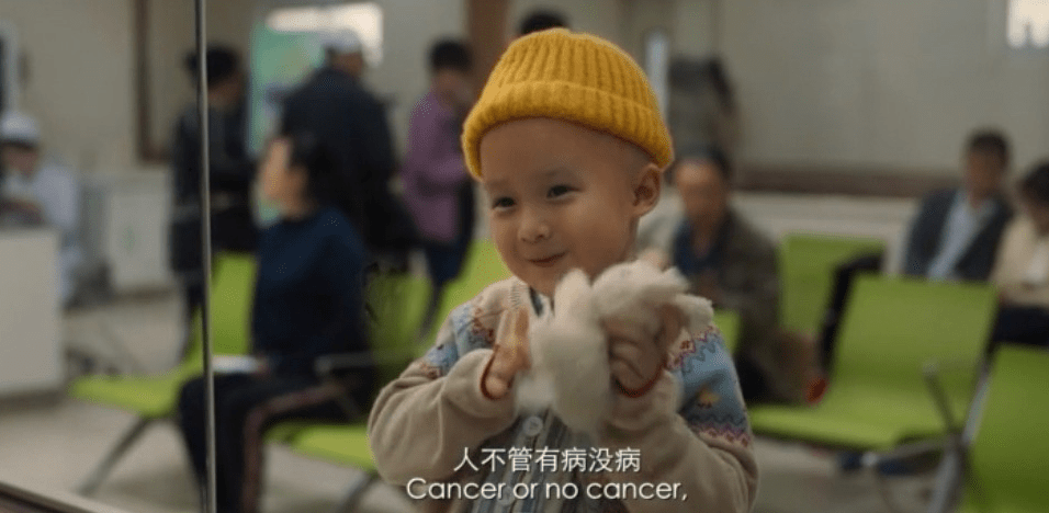 因为|《送你一朵小红花》披着亲情线的爱情走向，感动来自现实，非电影？