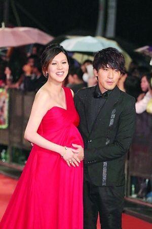 曾是知名女演员,为爱放弃当红事业挺可惜的_朱芯仪_老公_台湾