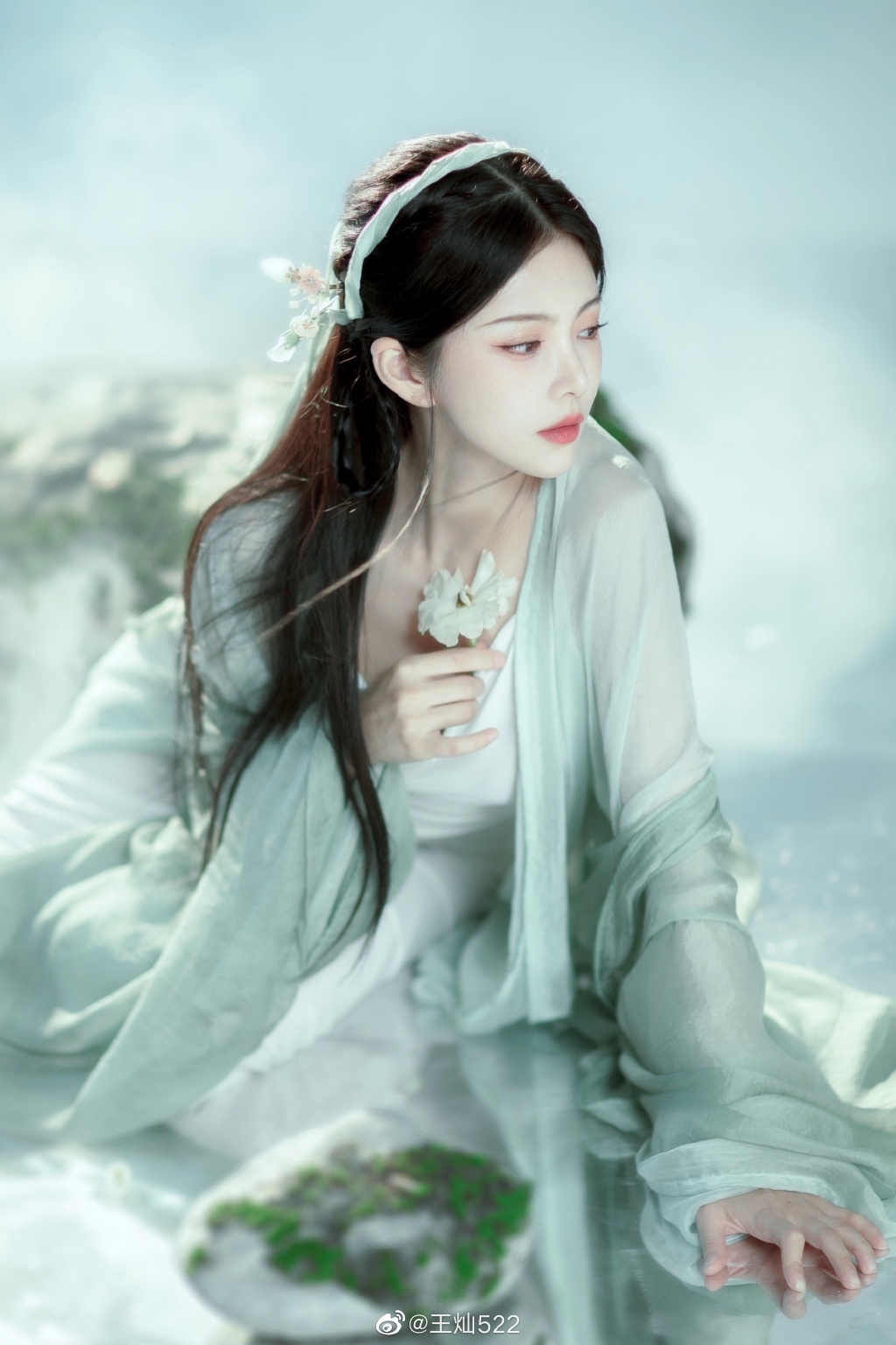 原创王灿拍古风写真如仙女下凡惊艳动人却谦称自己高攀老公杜淳