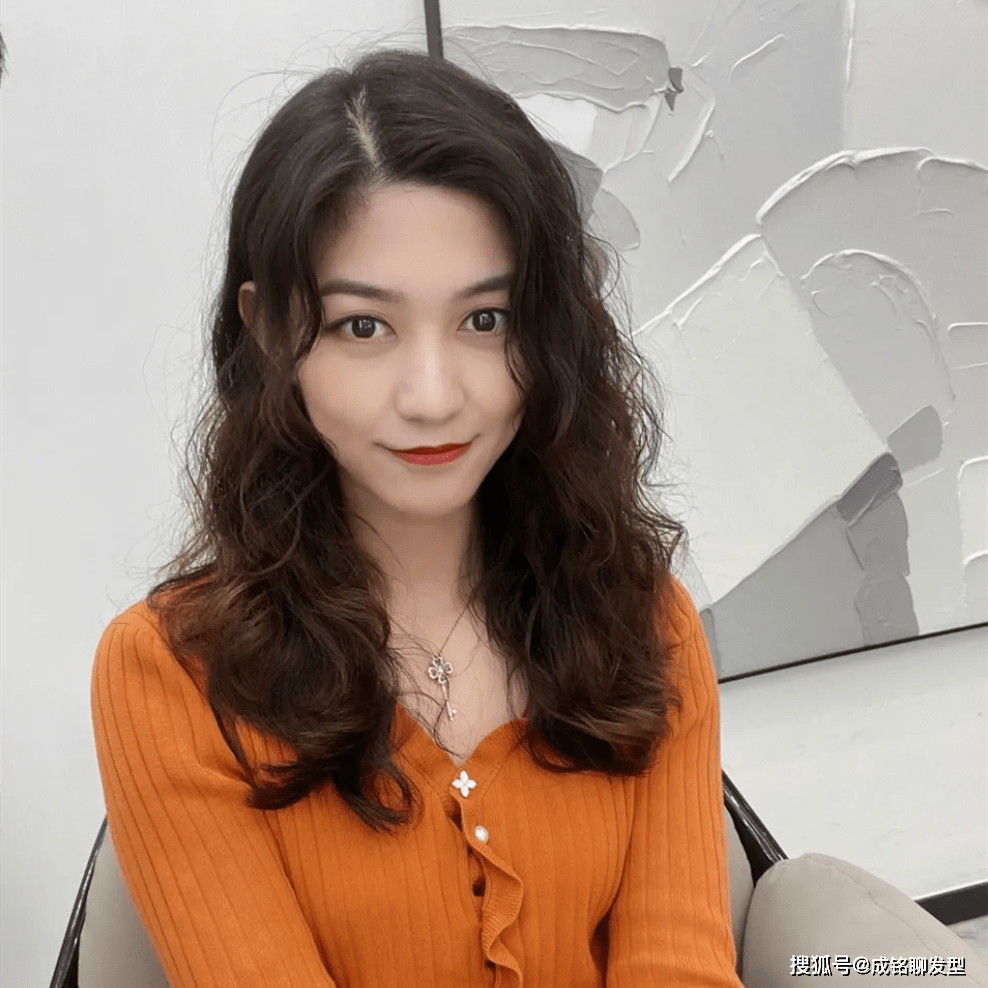 发型为什么女人过了50岁大都留短发？看这四点你就明白，短发才更适合