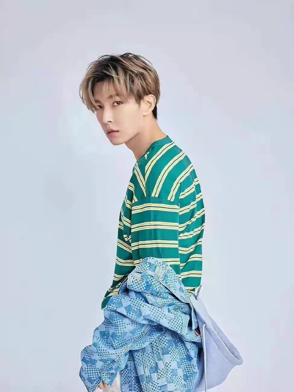 林超贤|炎亚纶新剧剧组出事故！38岁摄影师坠谷身亡，曾参与拍摄红海行动