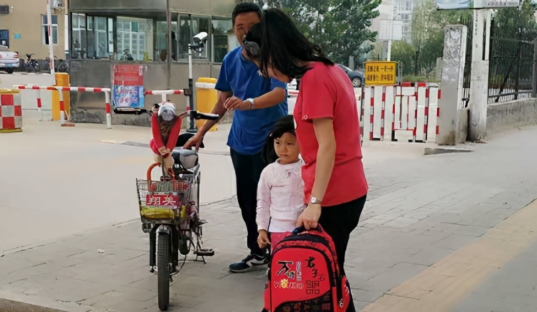 因为|“不想再配合幼儿园老师了”，二胎宝妈发动态哭诉，称自己太难了