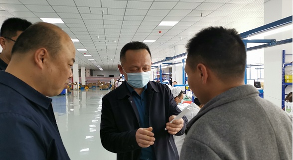 定远县委书记邹军督查重点项目推进工作