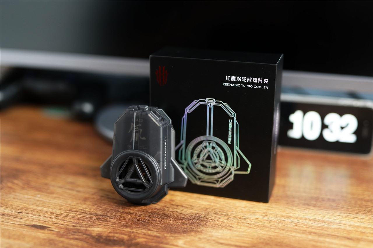 产品|涡轮增压降温技术加持的手机红魔涡轮散热背夹