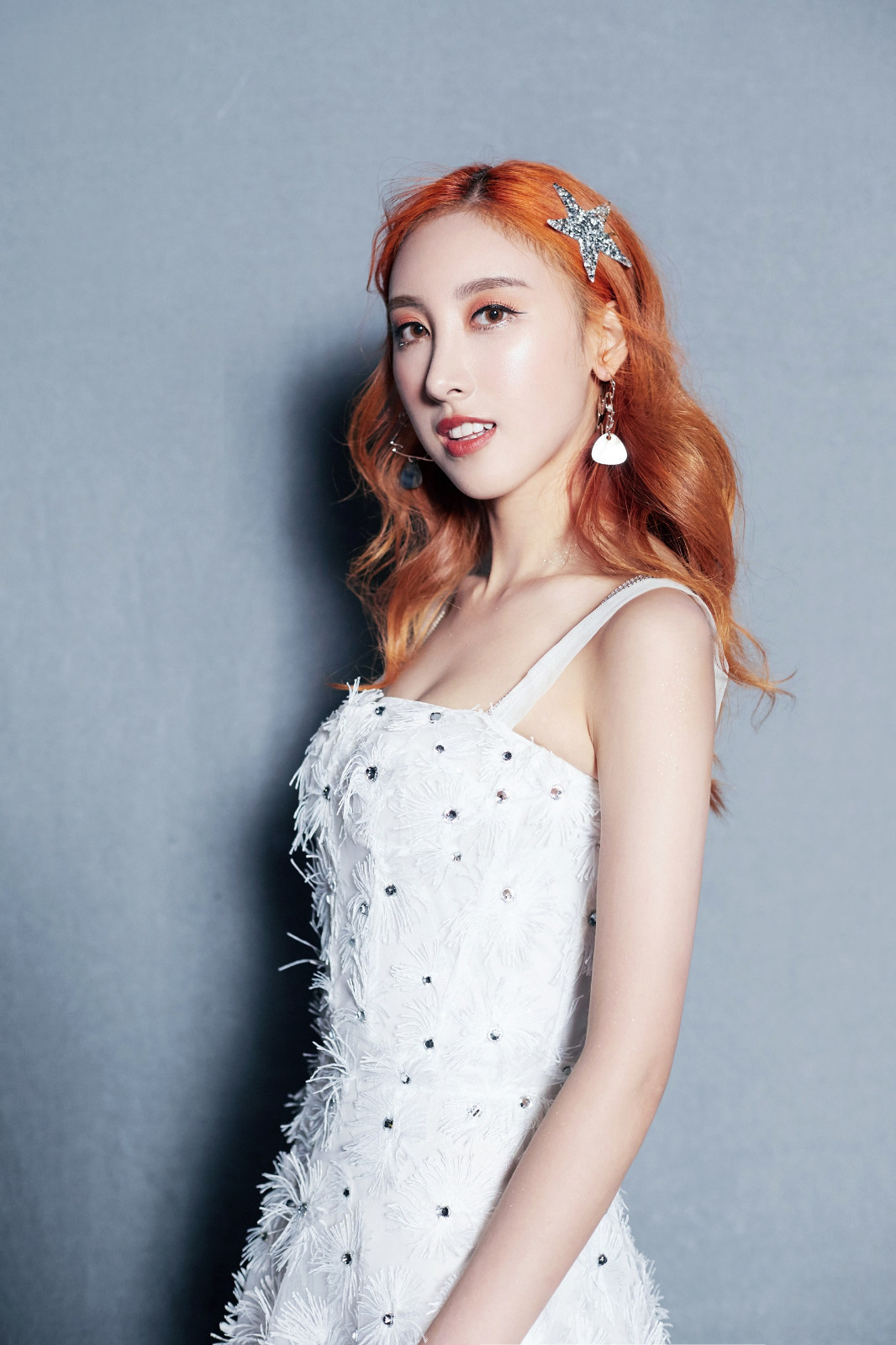 英皇力捧小花早前确诊新冠,疑因此无法参与重头节目_许靖_嘉宾_演出