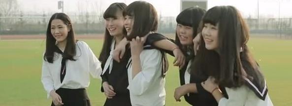 因为|为iphone6出道靠丑走红，后参加选秀被利用炒作，第一期就遭淘汰