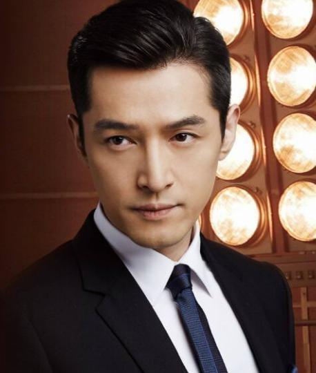 脸部翩翩公子还是坏痞型男？任嘉伦朱一龙李易峰，哪个是你最爱？