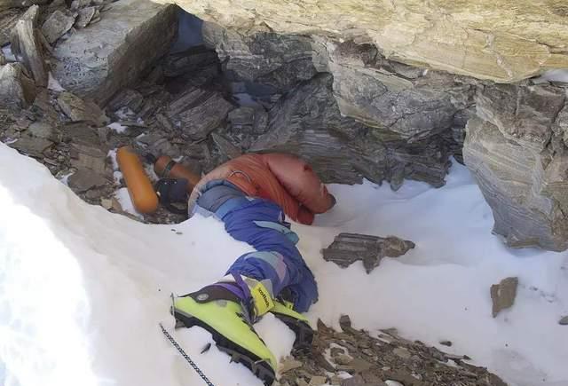 珠峰“睡美人”：临死前乞求不要留下她，现冰封22年成登山指示牌