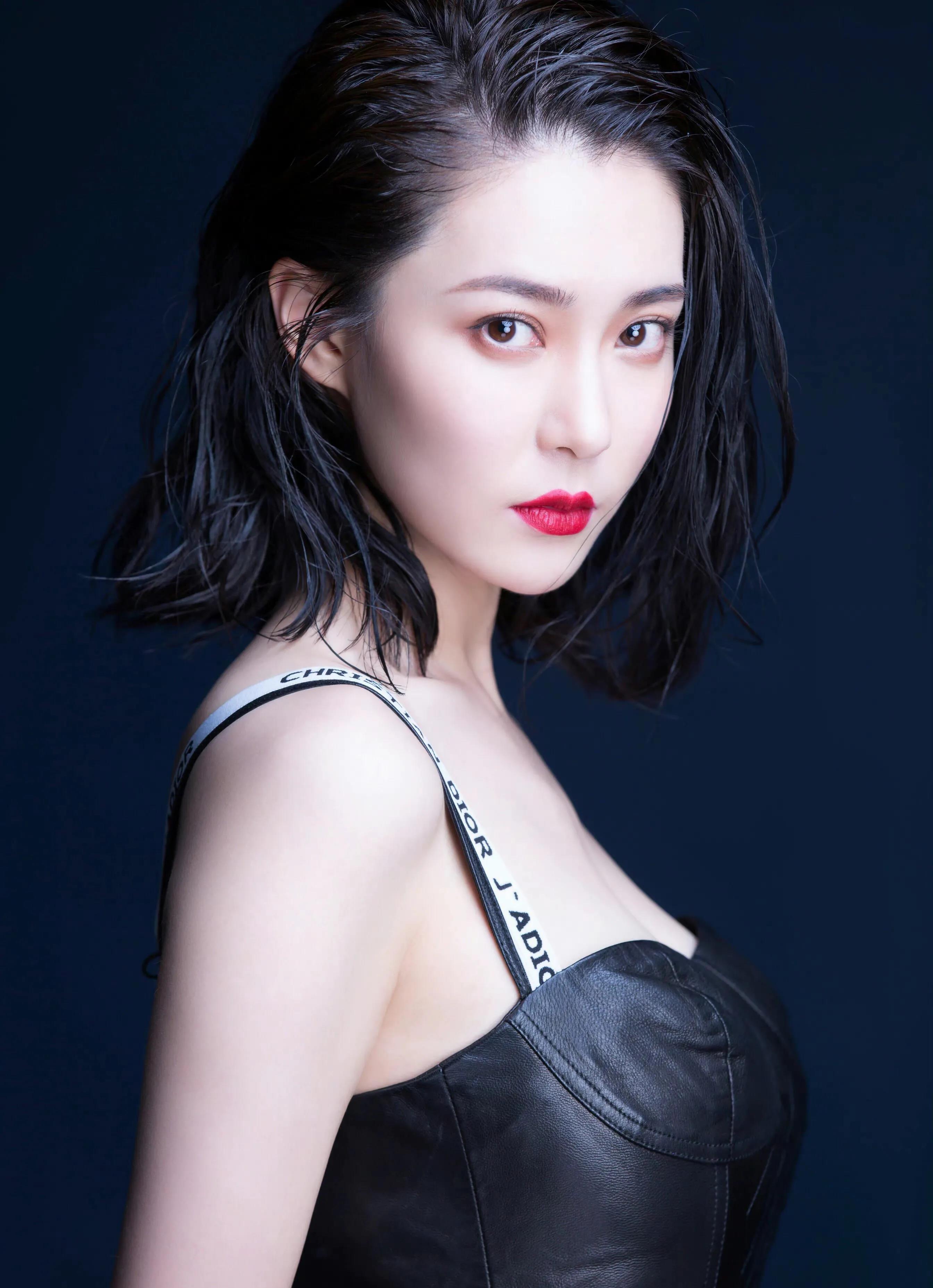 娱乐记忆 王晶"御用新女郎"胡然_好身材_电影_小时候