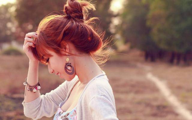 ���ֺ��������������2���źţ����ڰ�ʾ���ϣ�