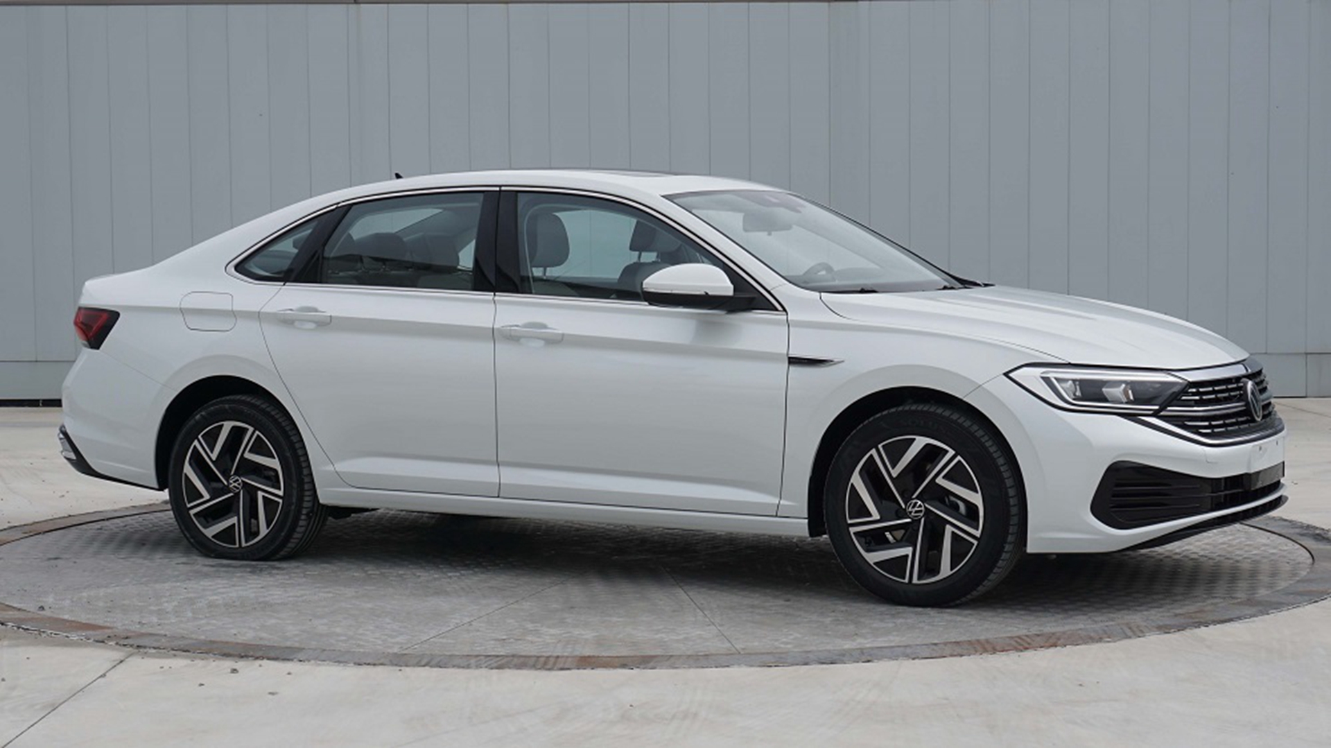 配15t发动机大众申报新款速腾换装300tsi尾标