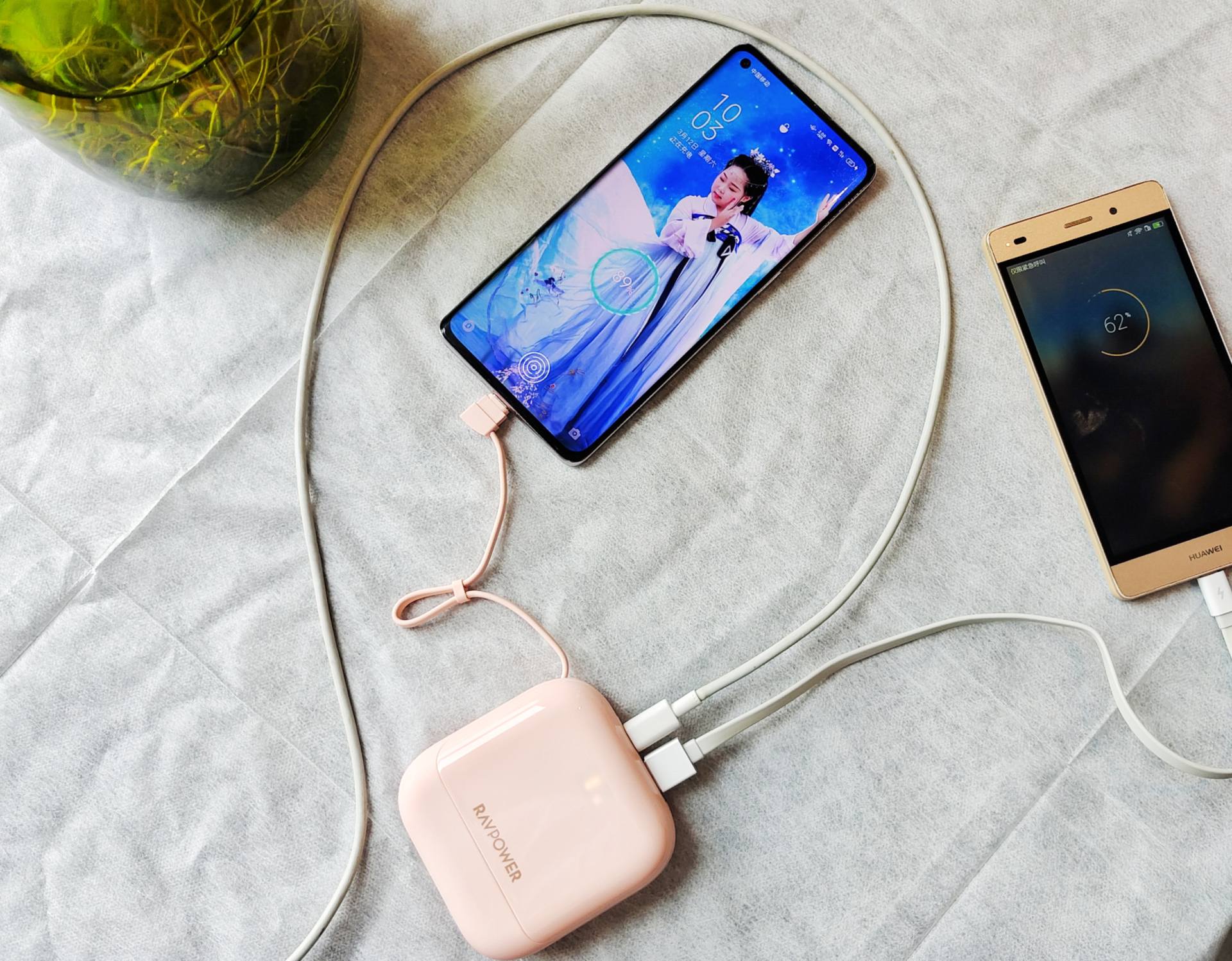 人生第一款充电宝，RAVPower自带线充电宝，小宝贝大能量