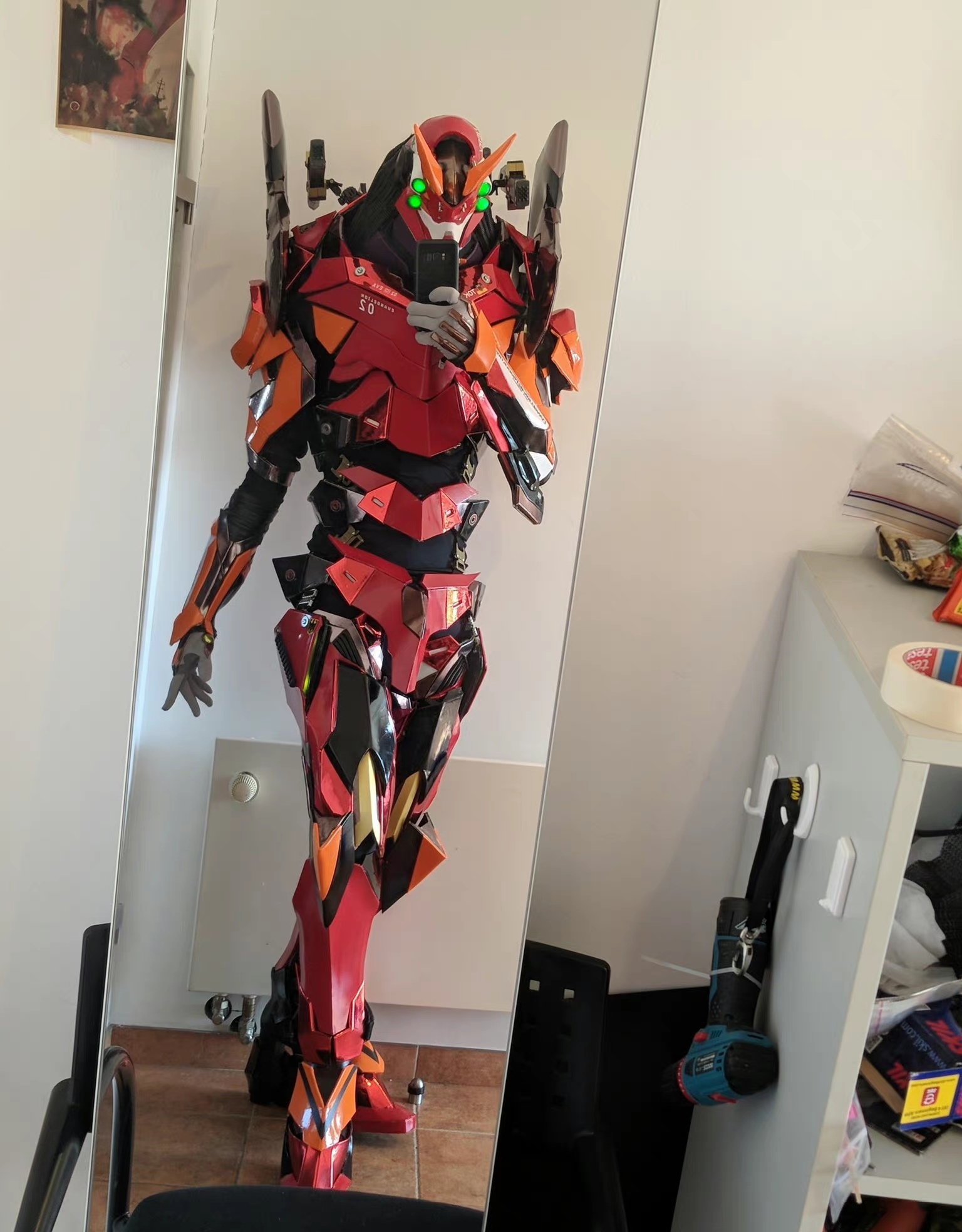 刚落地后,就吸引了大批粉丝打卡,甚至还有不少网友接连晒出高达的驾驶