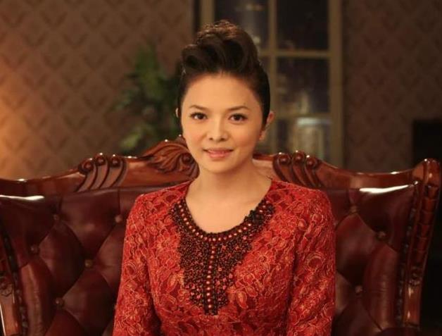 文清和一个叫王晓斋的医生结了婚,两人育有一子.