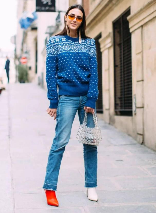 气息 入秋后流行穿“针织衫+牛仔裤”,送你几个搭配技巧,优雅显气质