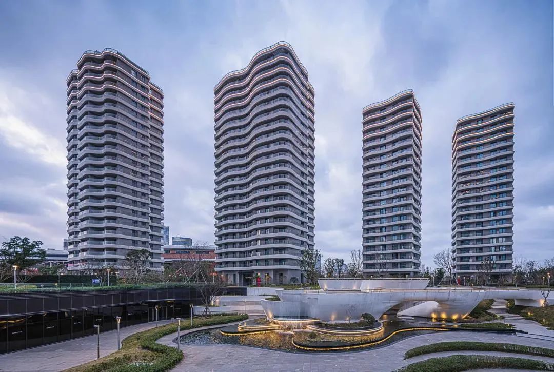 4房全朝南陆家嘴豪宅九庐三期建面67275平4房售价6800万