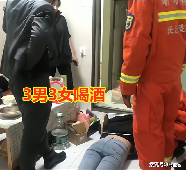 原创3男3女家中喝酒一女子醉酒后钻凳子结果被卡住进出不得