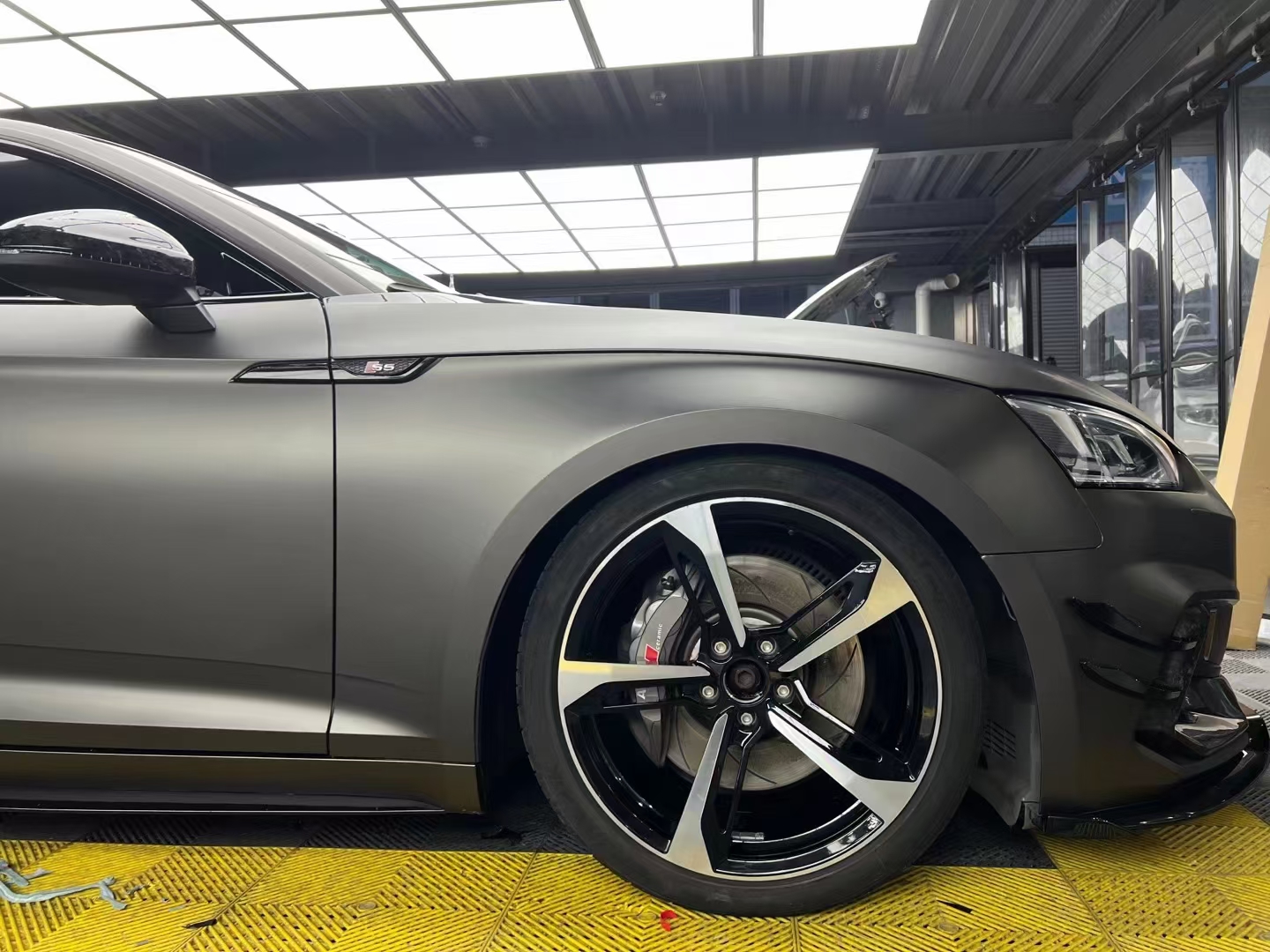 菲卡改色膜颜色暗影灰西装暴徒奥迪rs5