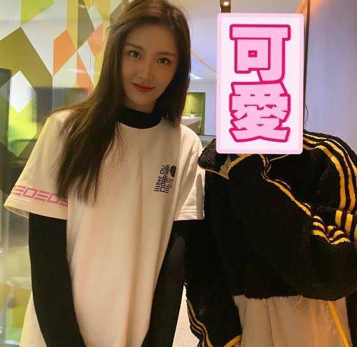 女孩子路人镜头下硬糖少女，希林娜依迷人，刘些宁精致，看到陈卓璇心动