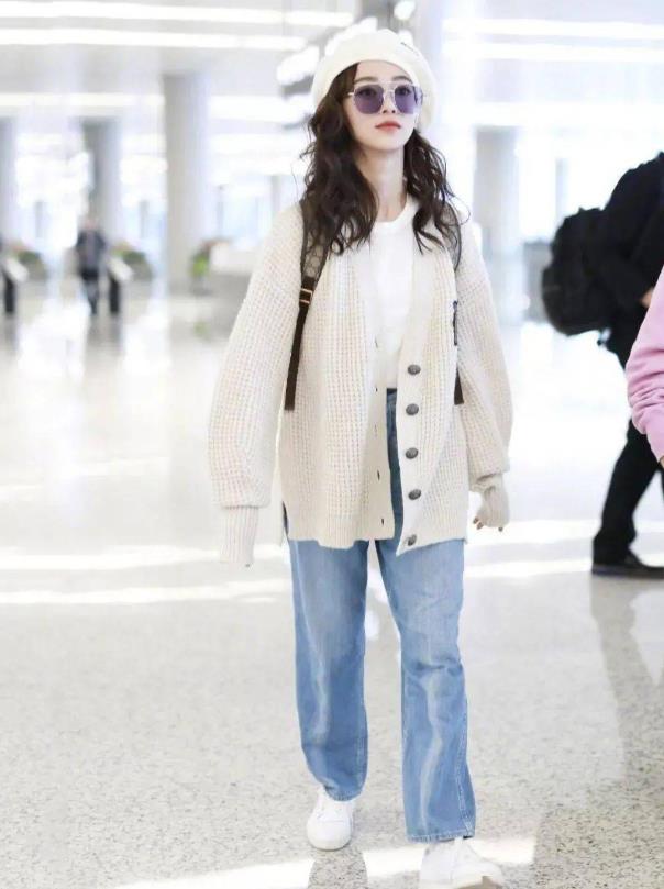气息 入秋后流行穿“针织衫+牛仔裤”,送你几个搭配技巧,优雅显气质