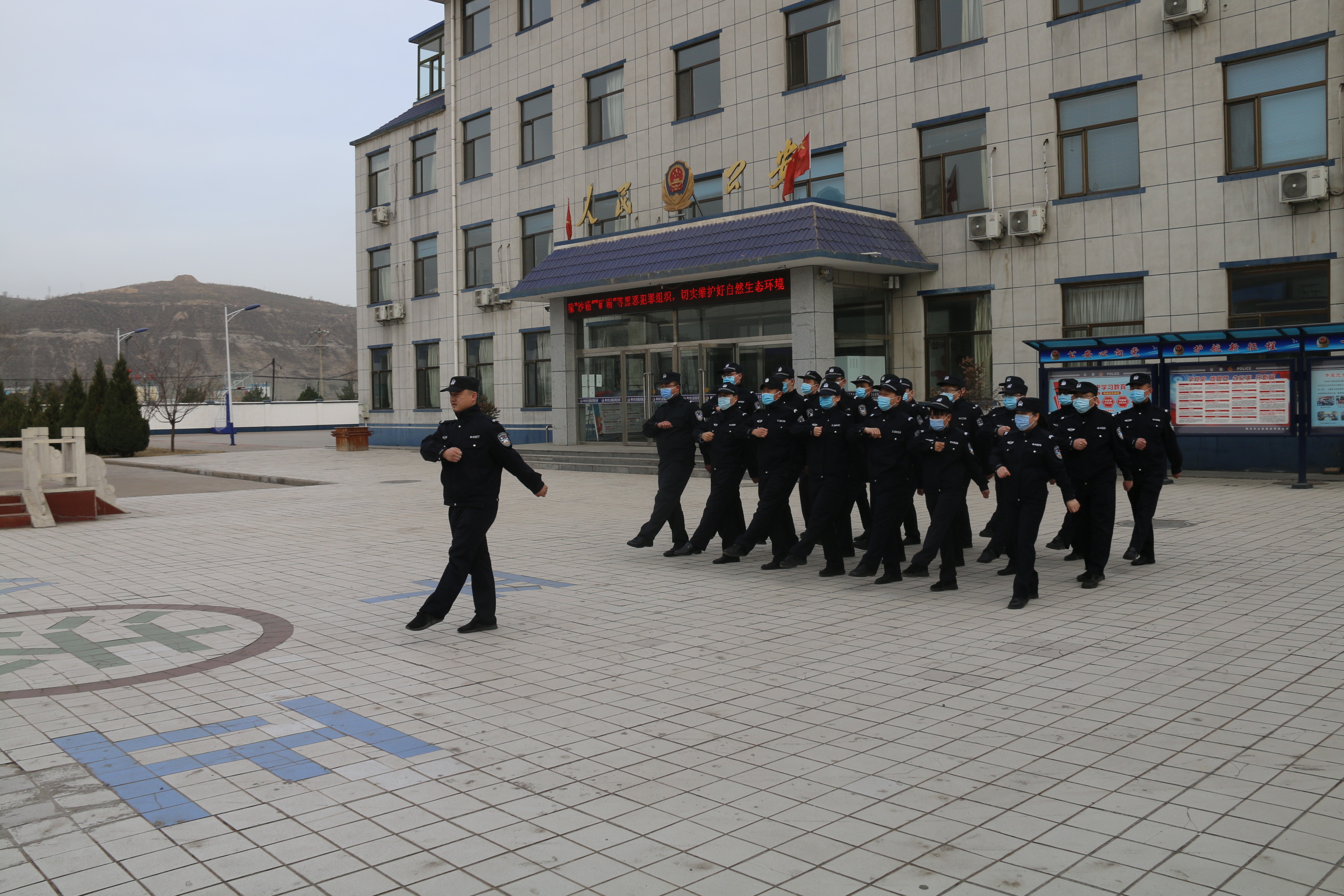 新疆和硕公安直播赋能，让网上便民服务深入人心-人民交警周刊