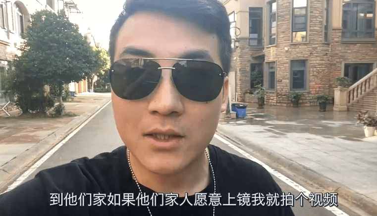 原创网红大v西北小强妈妈去世时隔两年女友还是否陪在他身边