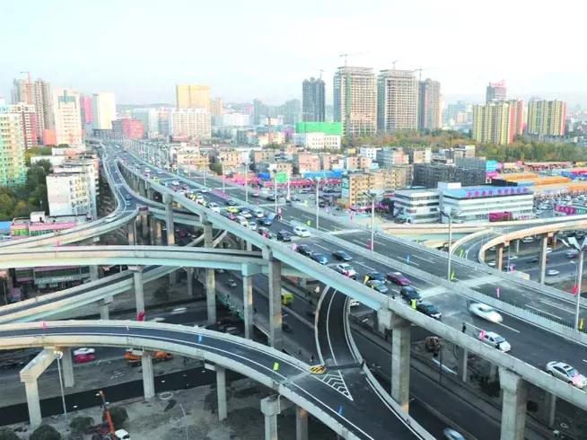 双层高架桥效果图据悉,襄阳今年开建的首座双层高架桥位于卧龙大道和