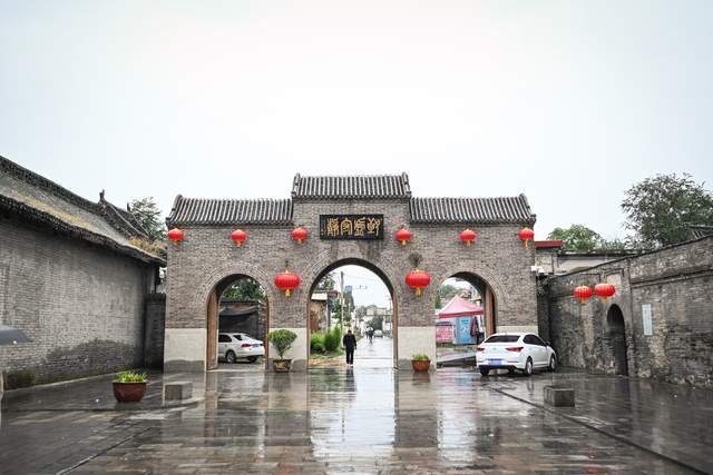中国八大古都之一，曾是新中国的两大奇迹之一，值得游客去参观