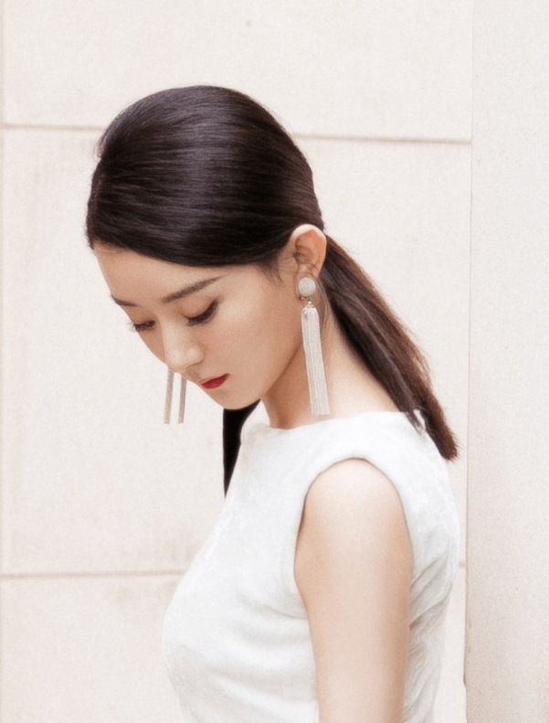 设计 赵丽颖生完孩子后像换了个人？钻石耳坠超美，这是什么神颜值啊