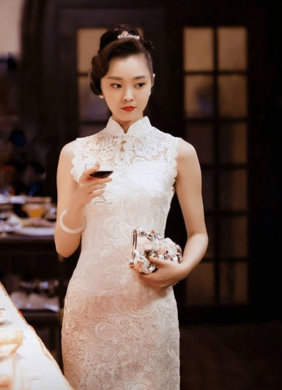 宋轶|《伪装者》播出五年后，女主角销声匿迹，三位女配却大红大紫！