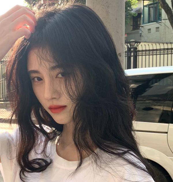 八卦爆料范丞丞渐变蓝，鞠婧祎浅粉，顶流爱的高调发色，素人真别轻易尝试