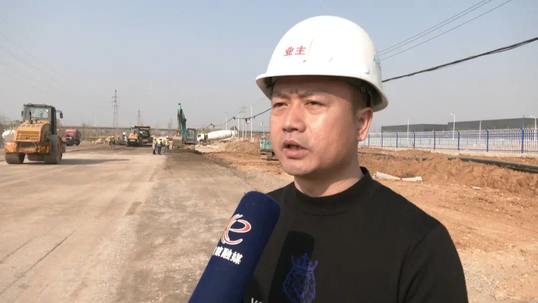 记者近日在省道s115黄陂区天河至祁家湾段改扩建工程施工现场看到