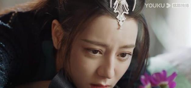 鱼尾|《与君初相识》首播！任嘉伦腹肌太假，热巴颜值在线妆造却拖后腿