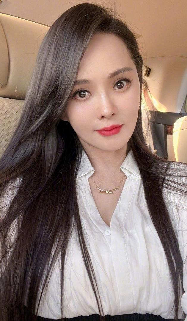 伊能静和女儿清唱小甜歌6岁米粒颜值惹关注被指腺样体面容