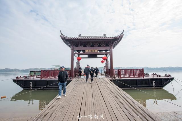 浮桥|赣州有座宋代古浮桥，人们每天上演“水上漂”，至今已经800多年