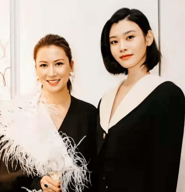 身材 阔太奚梦瑶把女儿当成公主养！一条口水巾就要两百，穿家居服超美