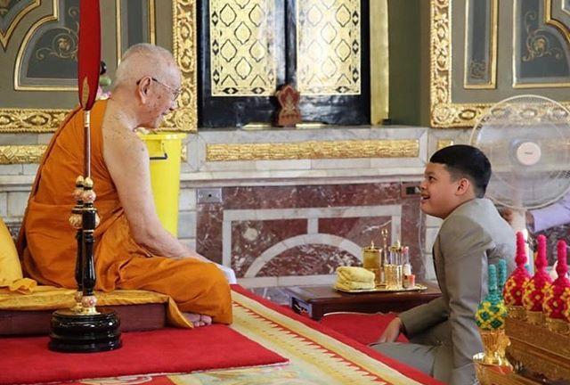 泰国14岁小王子罕见亮相!个子长高好多,看起来憨憨的样