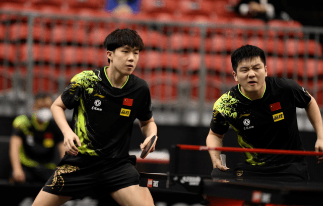 中国|中国乒乓球喜讯，樊振东、王楚钦3-0横扫日本组合，新加坡大满贯连夺2冠