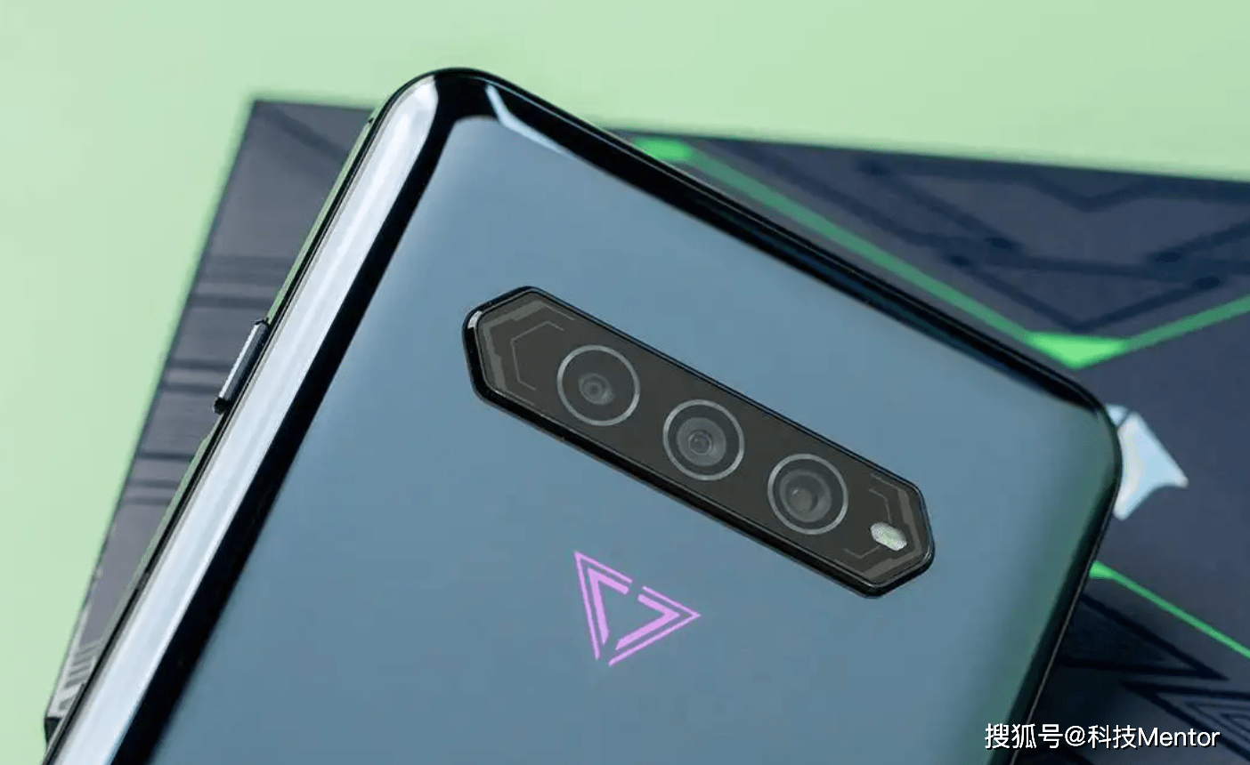 百瓦快充 骁龙8 gen1,专为游戏而生_pro_黑鲨_配置