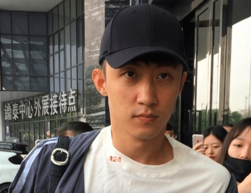 对比粉丝真敢P！明星生图精修对比，杨幂撞脸金晨，程潇浮肿千玺痘印