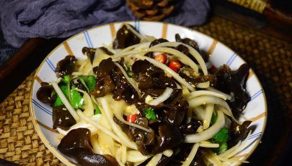 木耳洋葱怎么拌才不辣 253502dc88cc406483f70e9b6bc7bb61.jpeg