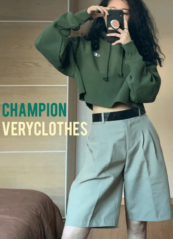 卫衣 春天穿卫衣，要搭对“裤子”才好看！这样穿时髦减龄又有高级感