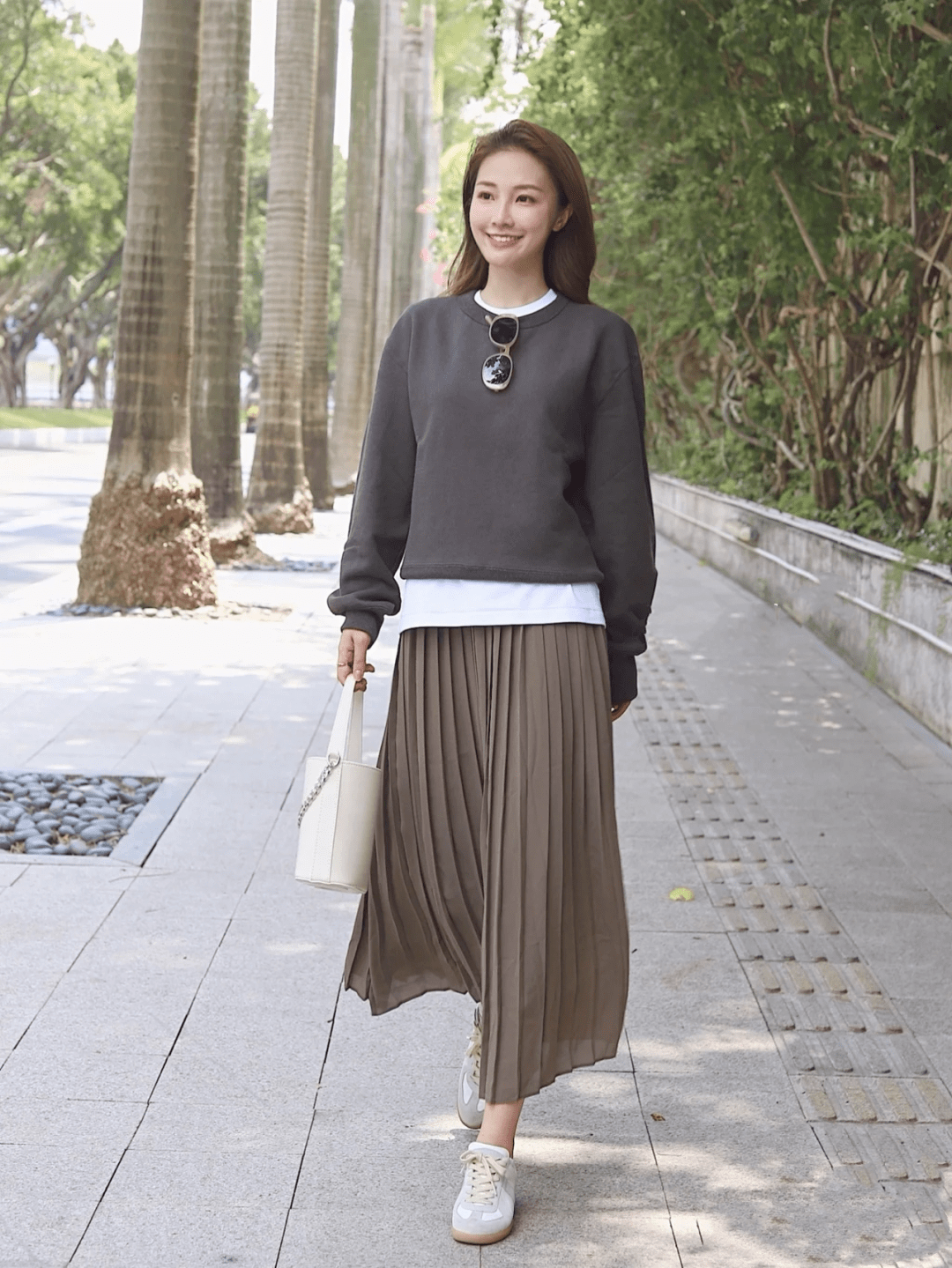 整体 卫衣+裙子的10种搭配,时髦又减龄